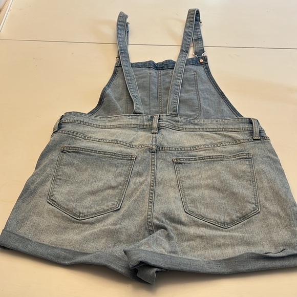 Old Navy Distressed Jeans Overalls Size Large - Picture 6 of 8